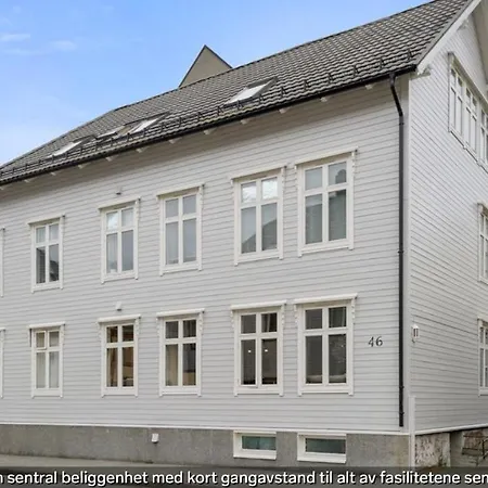 In Walking Distance From The City. Apartment